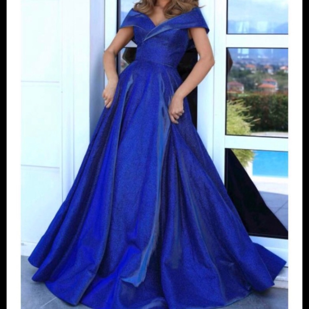 Tarik Ediz Golden gown